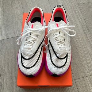 Nike zoomx streakfly size 6 womens